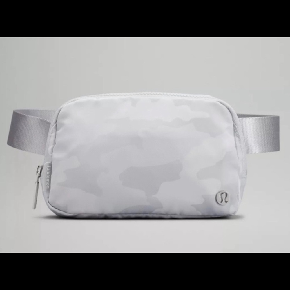 Brand NEW Lululemon Everywhere Belt Bag - Heritage 365 Camo Starlight Mu…